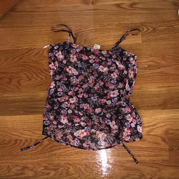 Cute floral top - Picture 4 of 4
